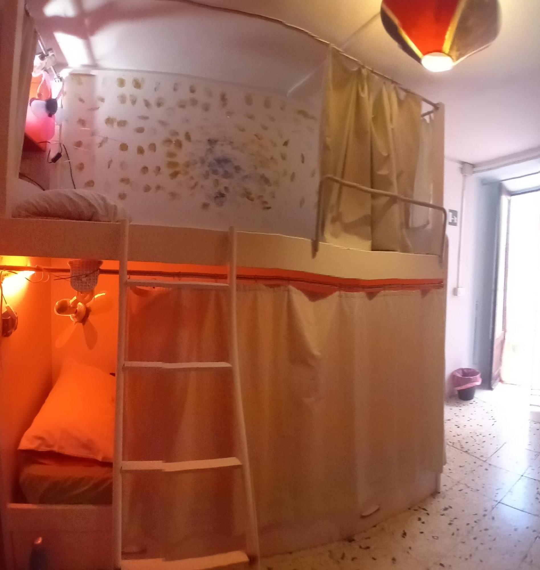 Posto Letto in Dormitorio con 6 Letti