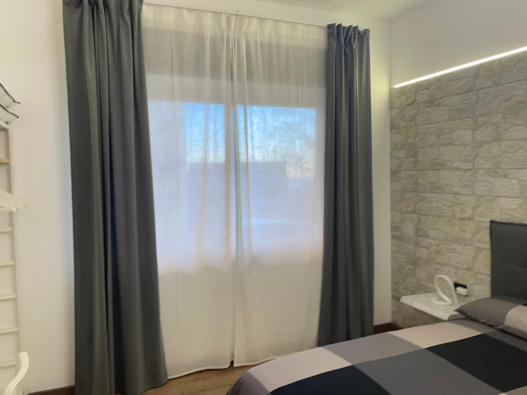 Deluxe Double Room Shower