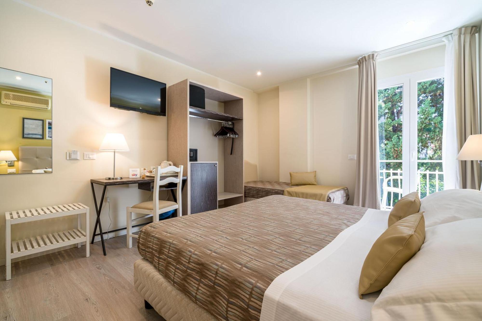 Quadruple Room Balcony Side Sea View
