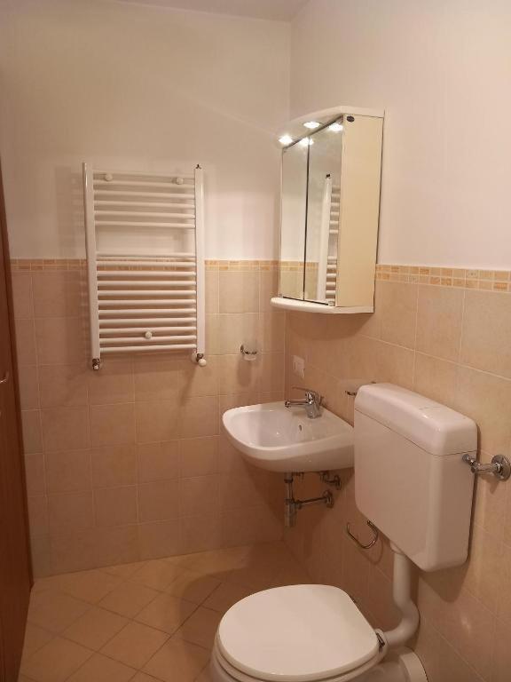 Single Room Private Bathroom,1585823156:JPEG