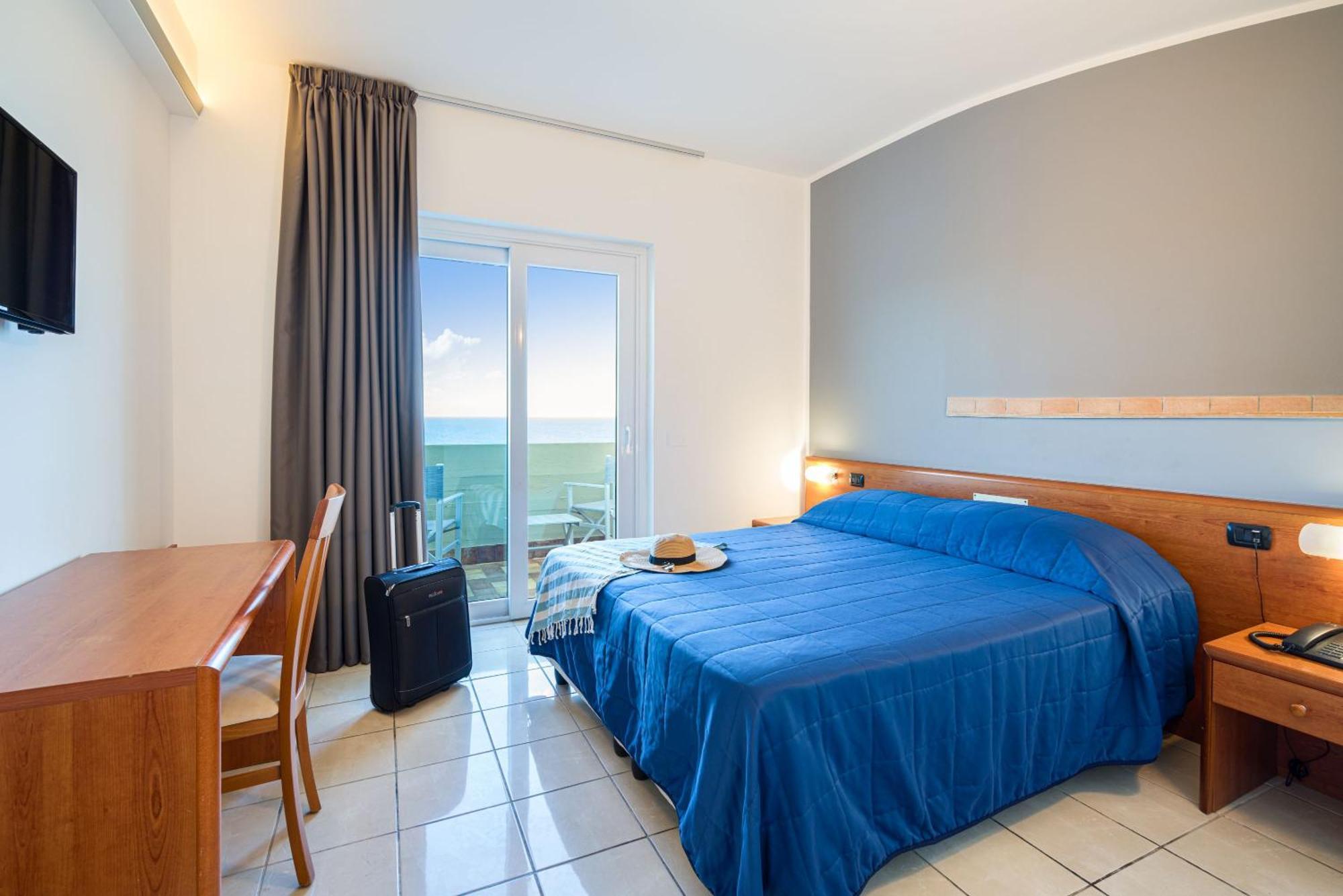 Double or Twin Room Sea View