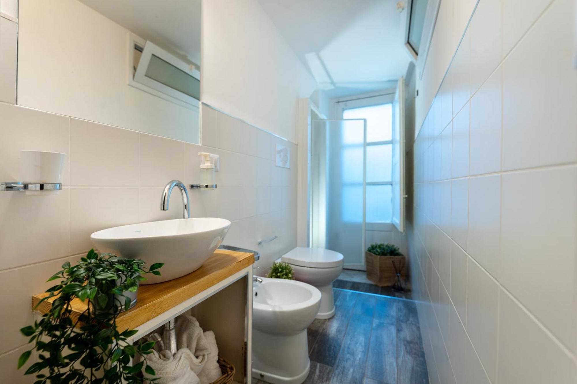 Twin Room Private External Bathroom