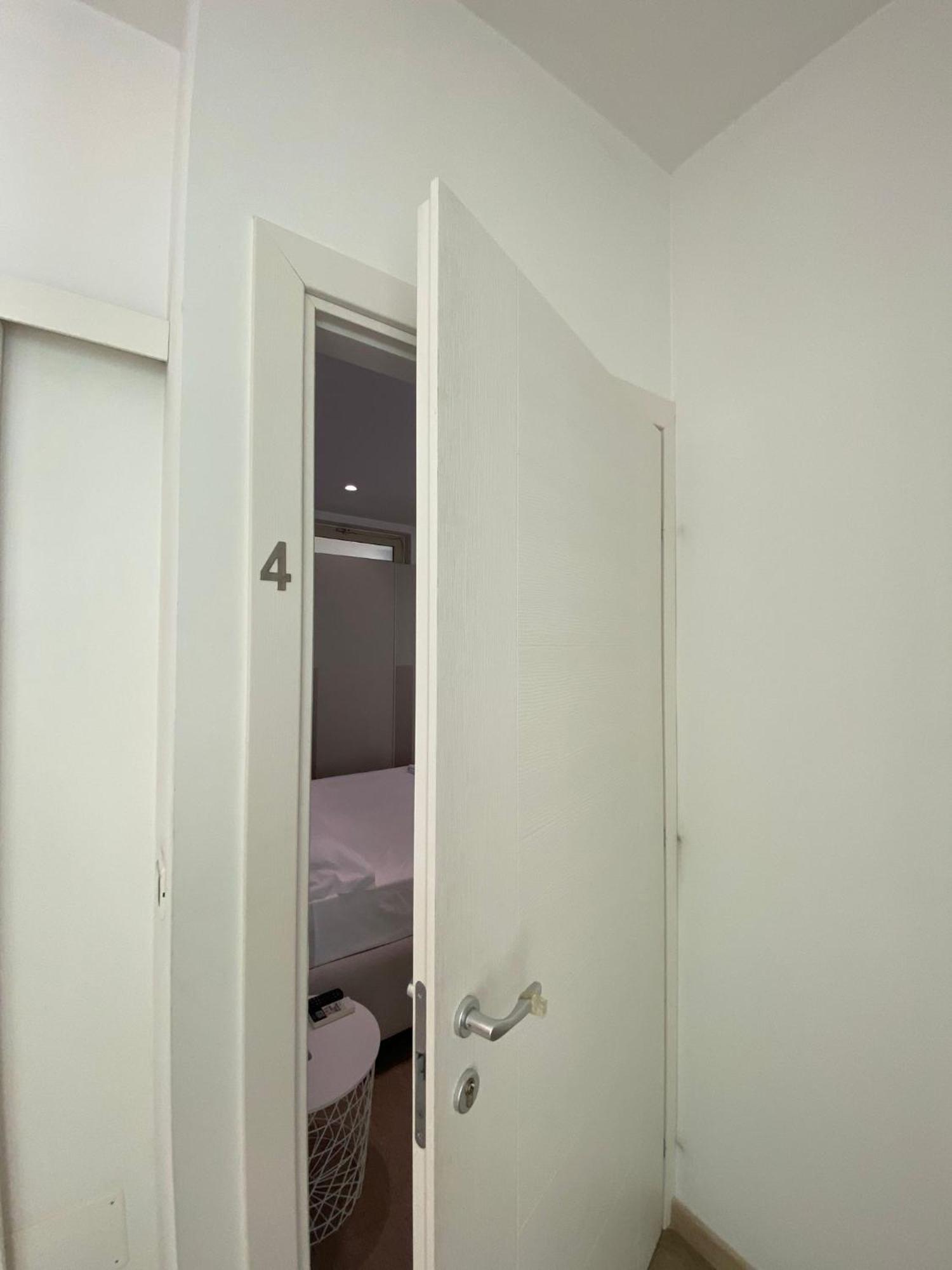Suite,1592289990:JPEG