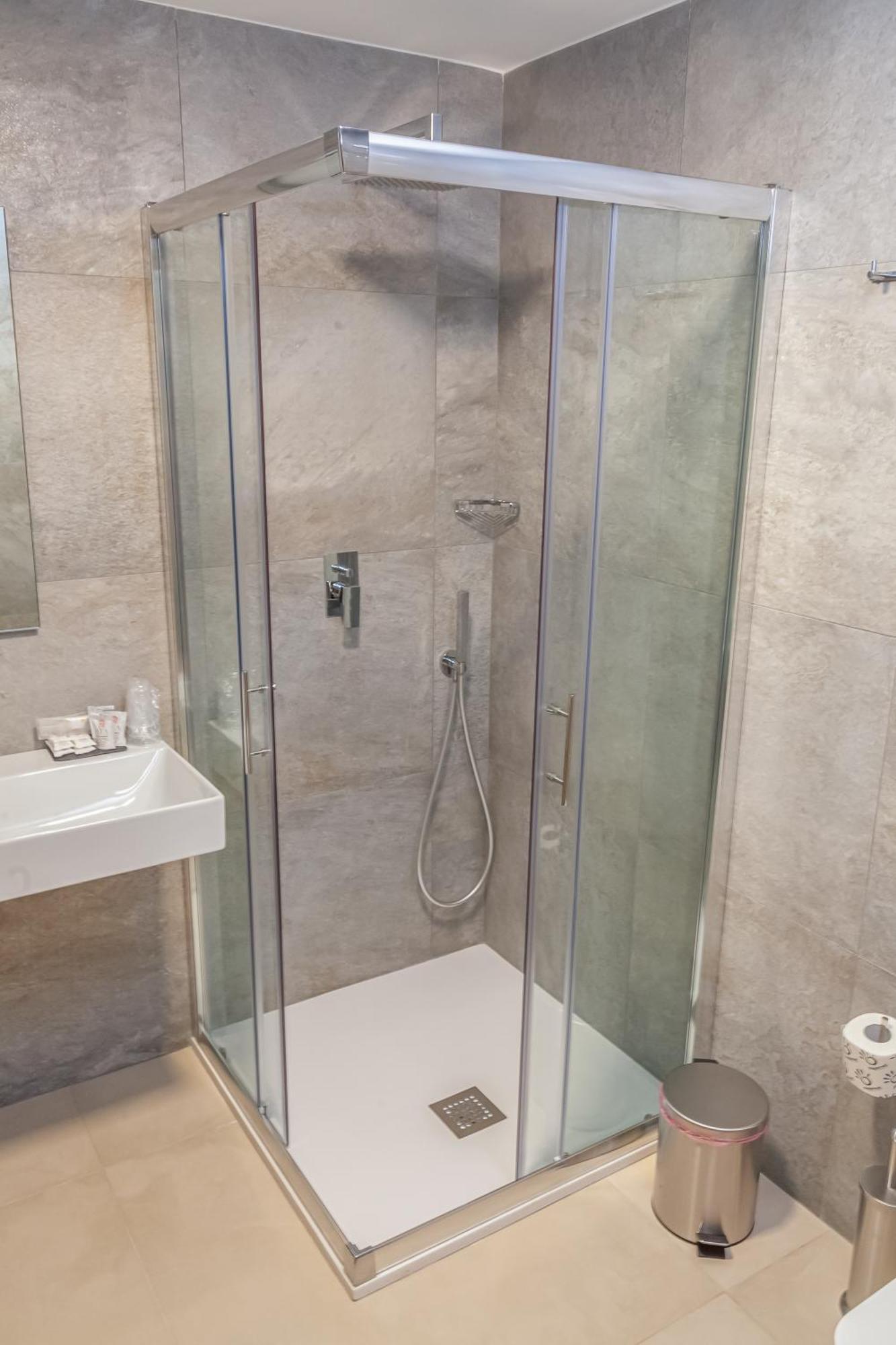 Camera Familiare con Bagno Privato