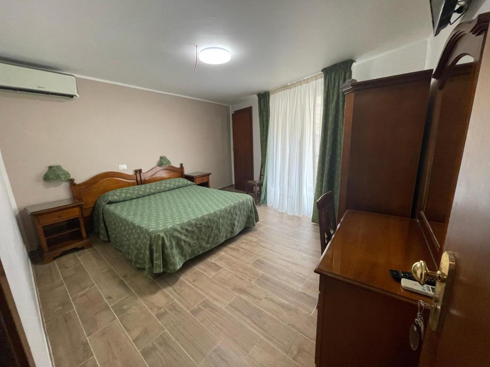 Double or Twin Room Private Bathroom