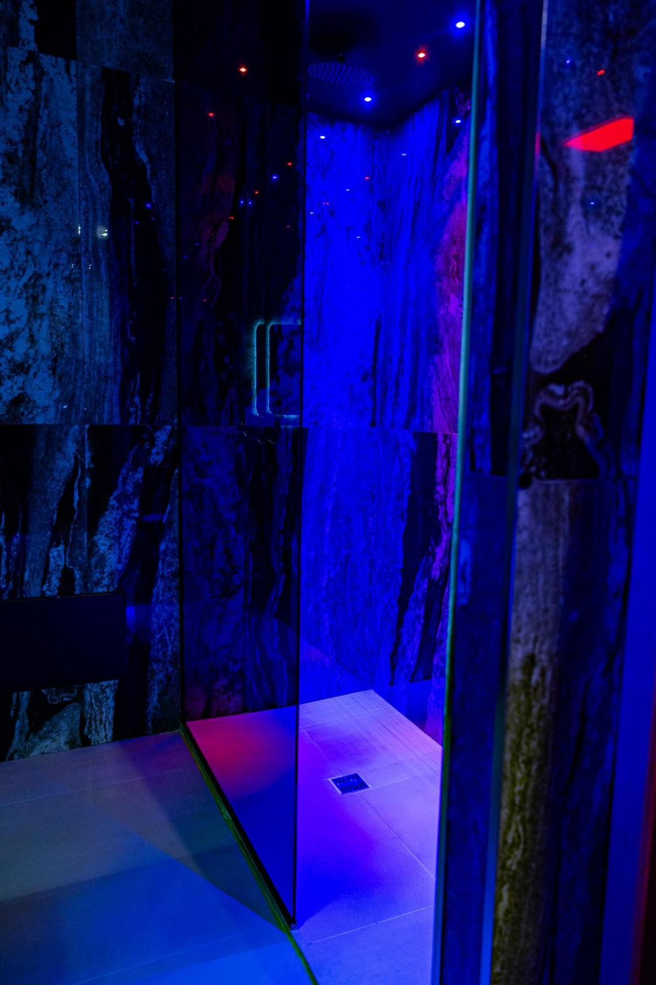 King Room Spa Bath