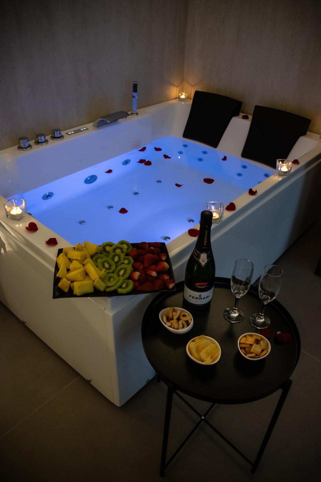 Deluxe Double Room Bath