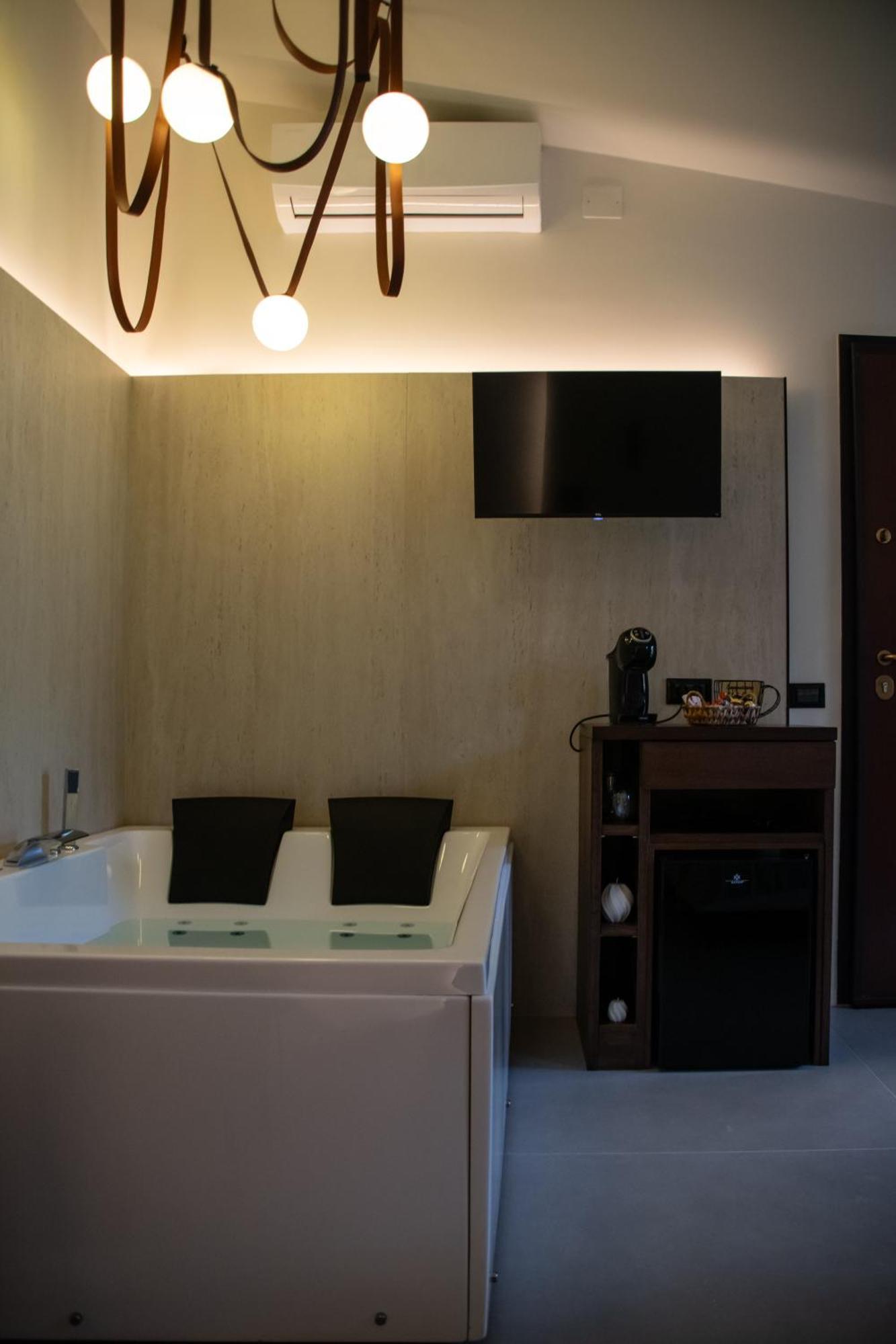 Deluxe Double Room Bath