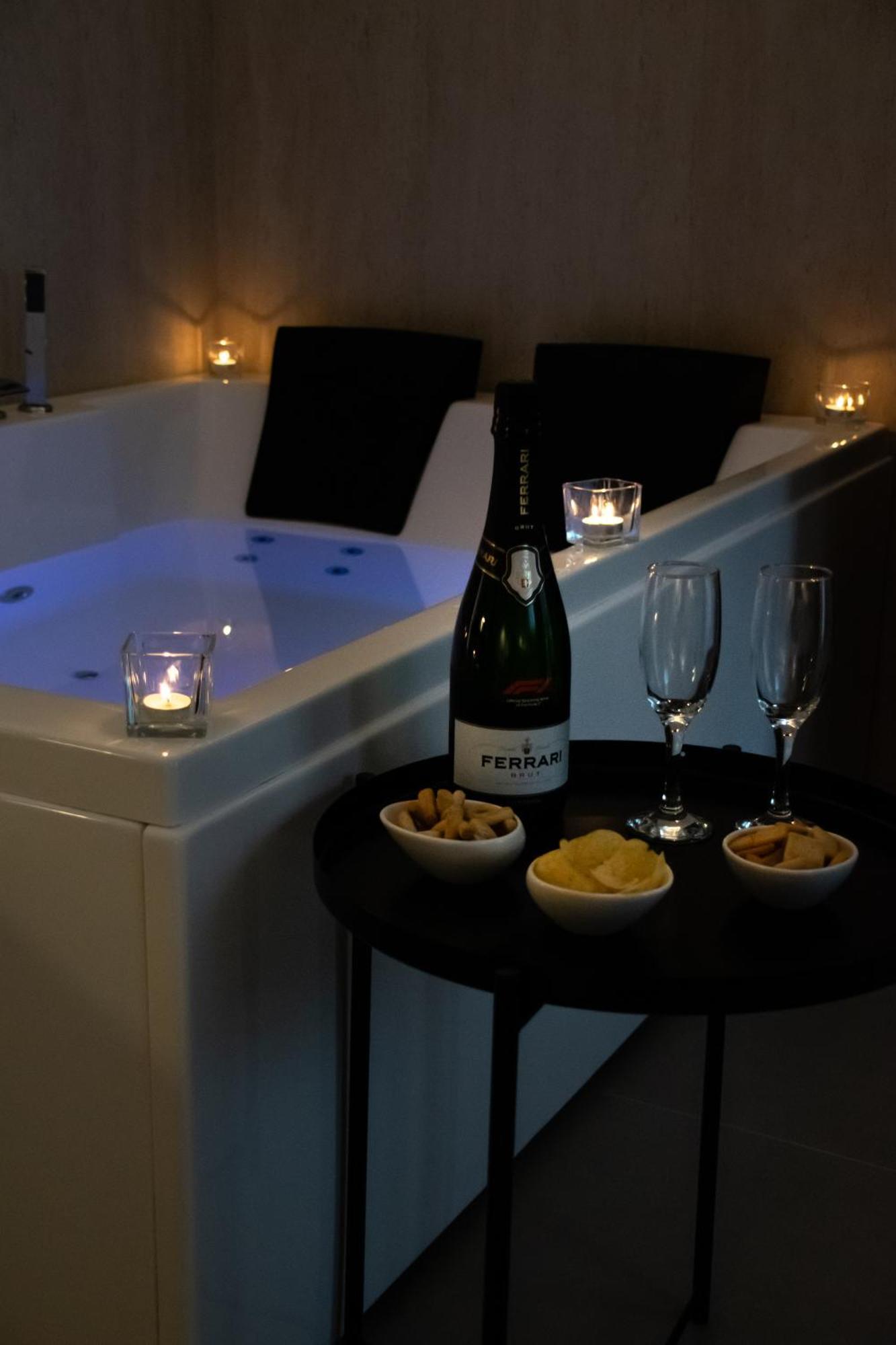 Deluxe Double Room Bath