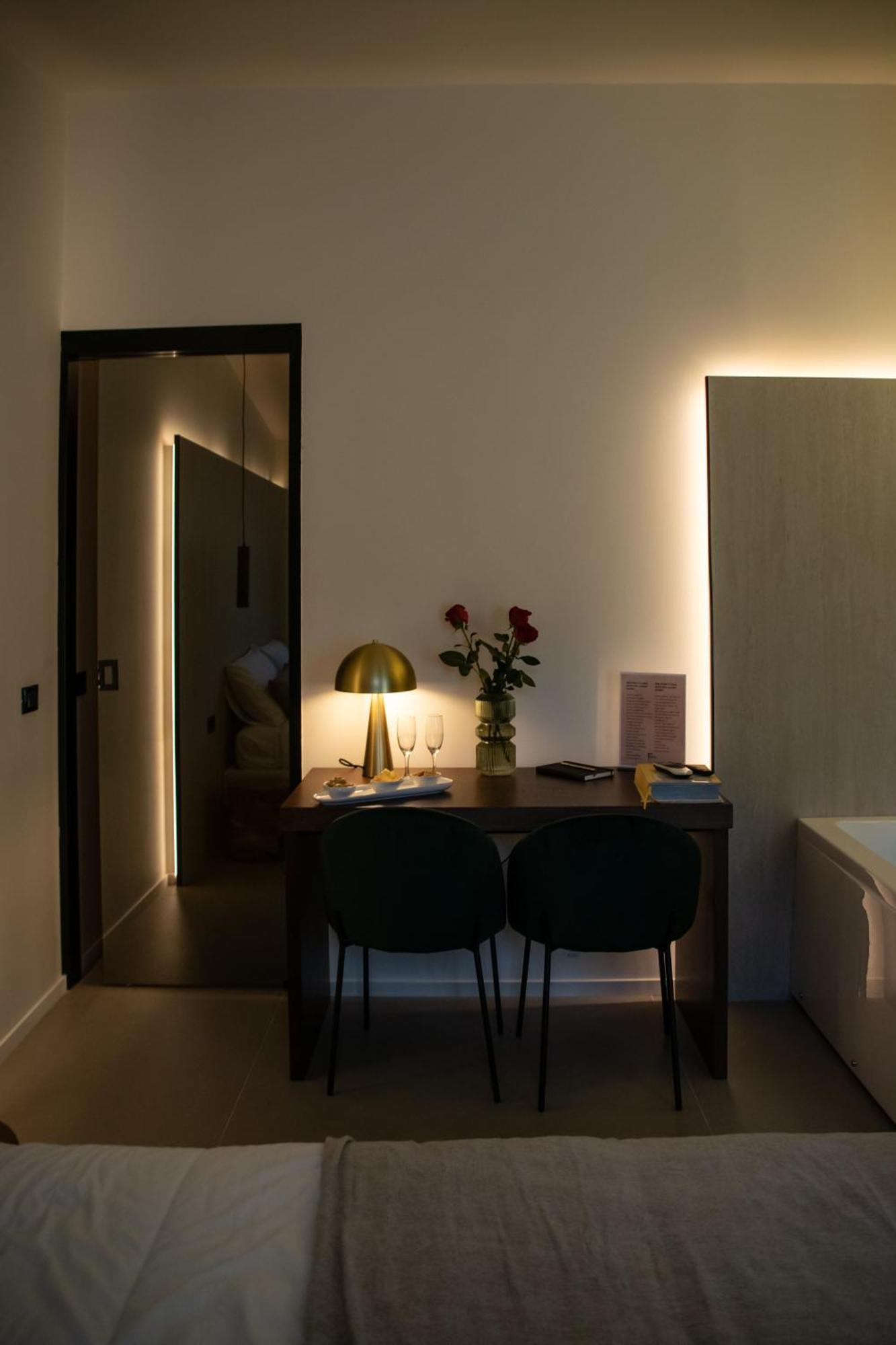 Deluxe Double Room Bath