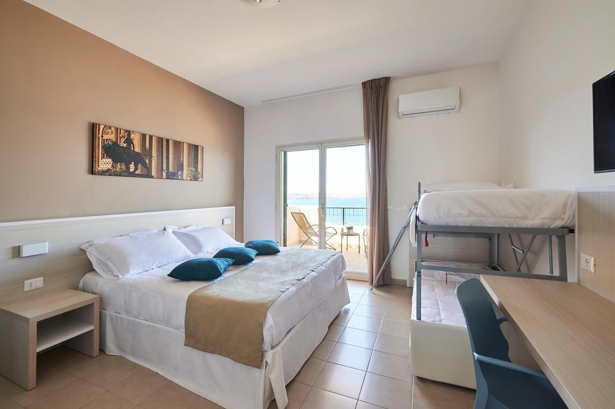 Comfort Quadruple Room Sea View