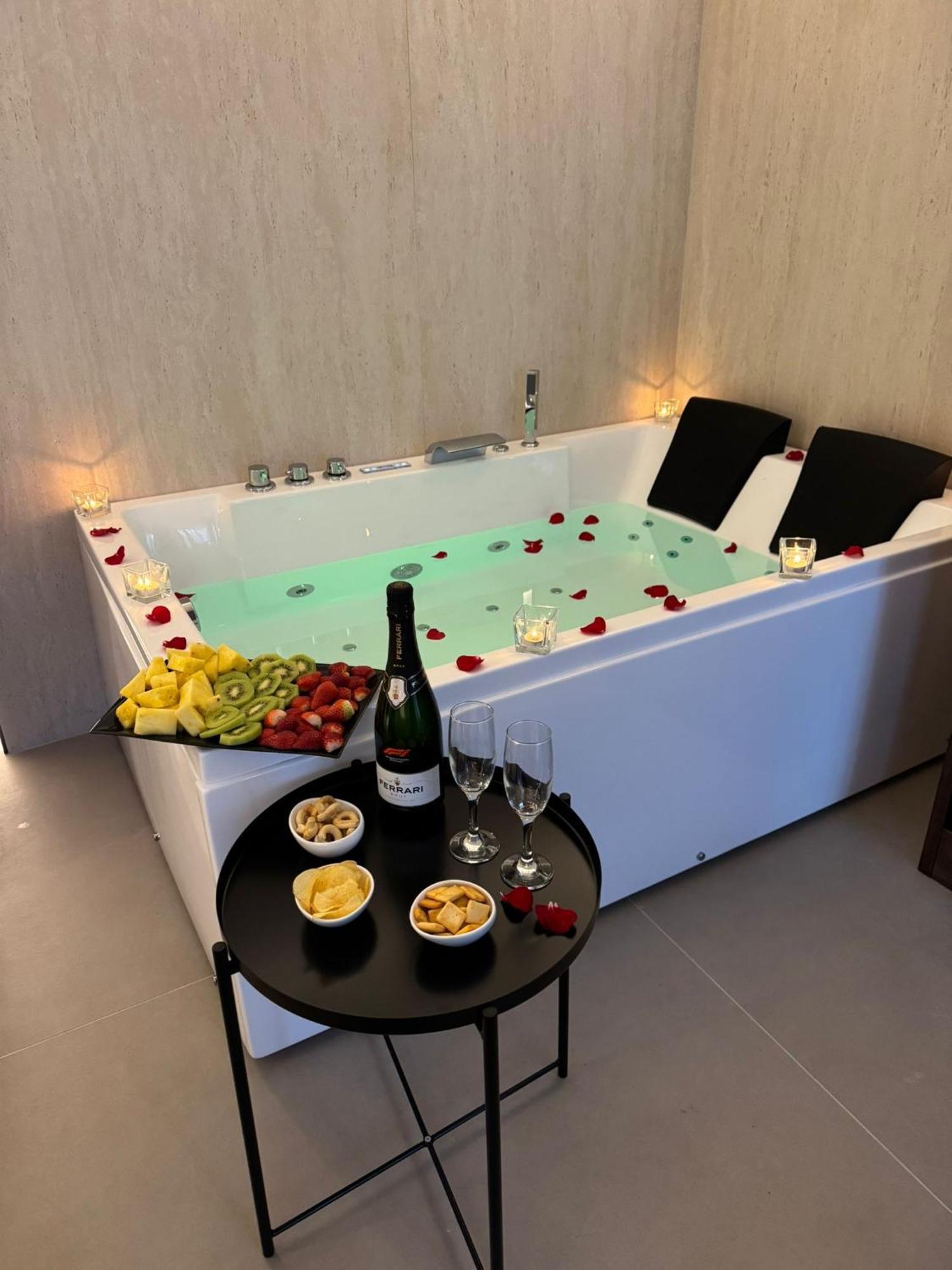 Deluxe Double Room Bath