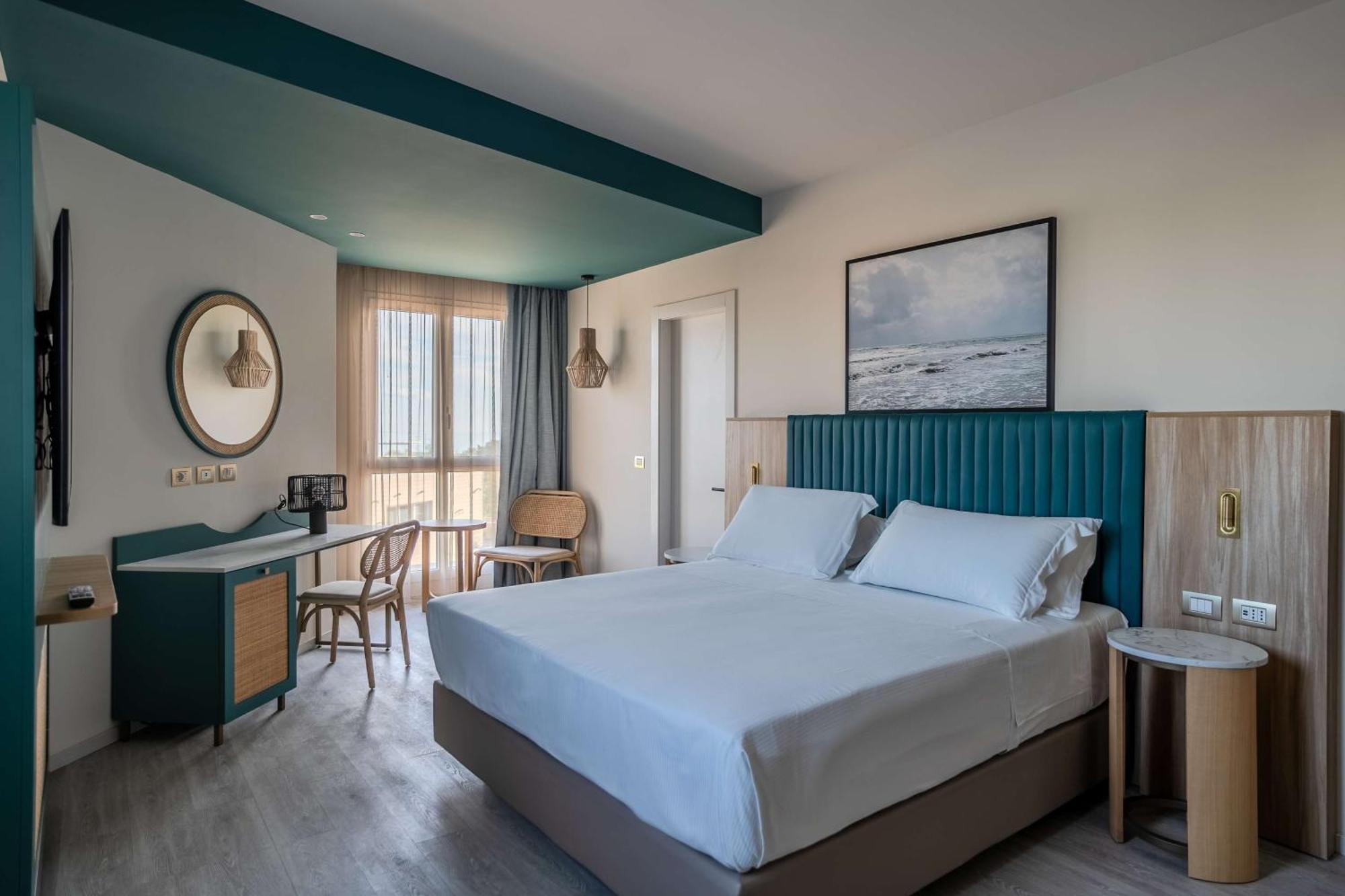 Deluxe Junior King Suite with Sea View