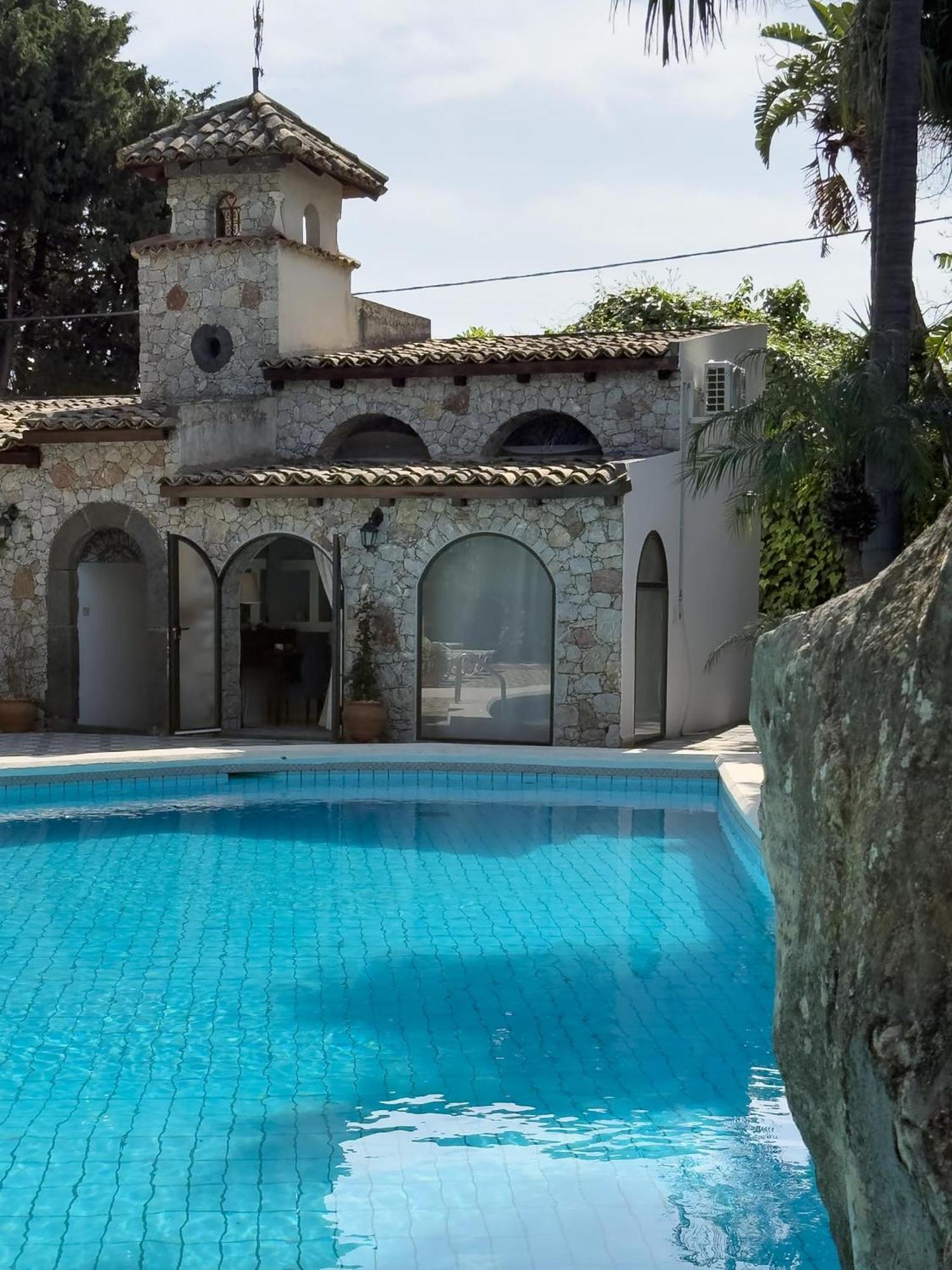 Double Room Pool View,1663755103:JPEG