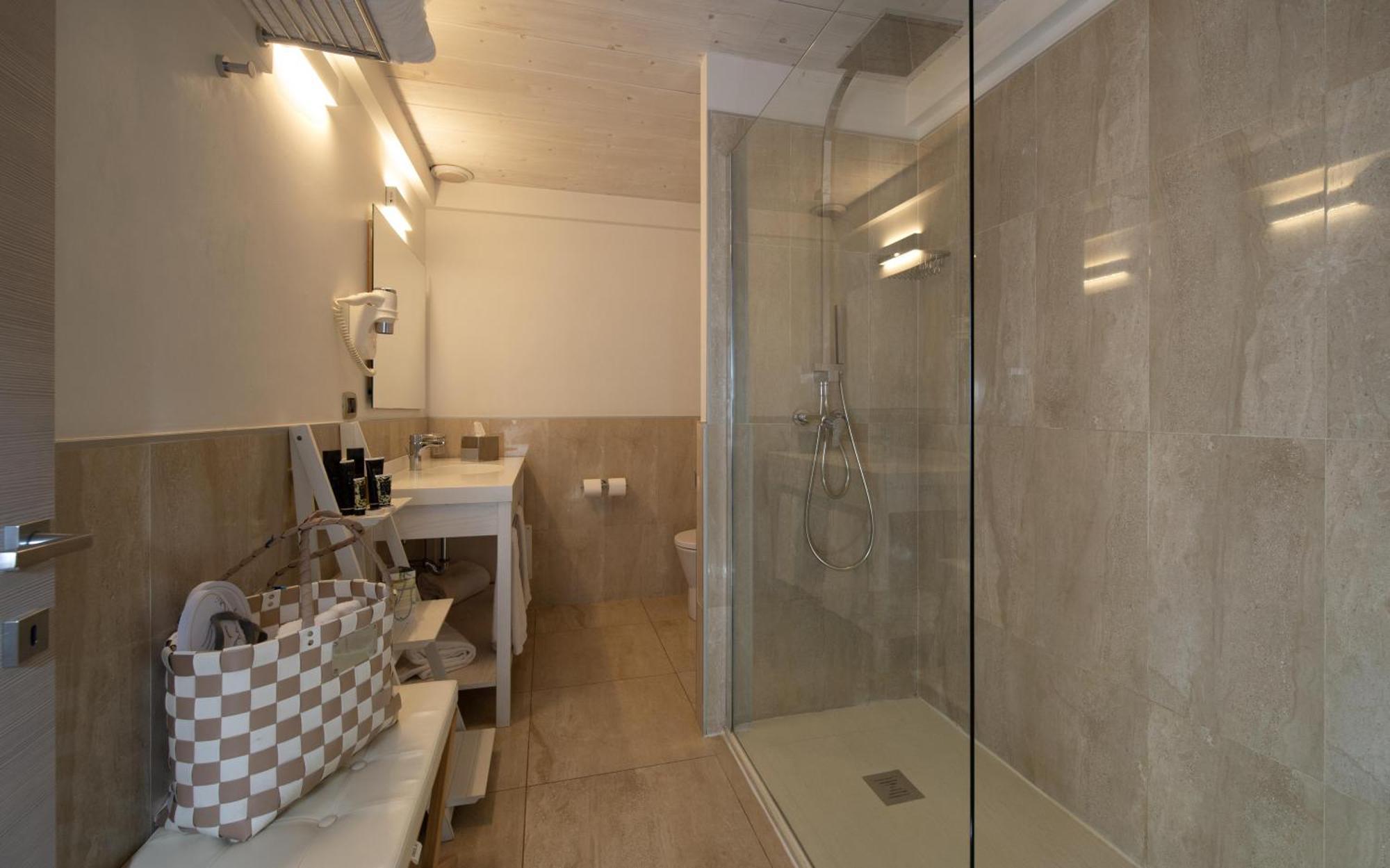 Suite Spa Bath,1664677976:JPEG