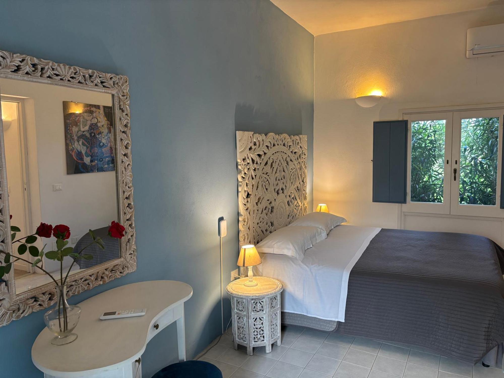 Deluxe One-Bedroom Apartment
