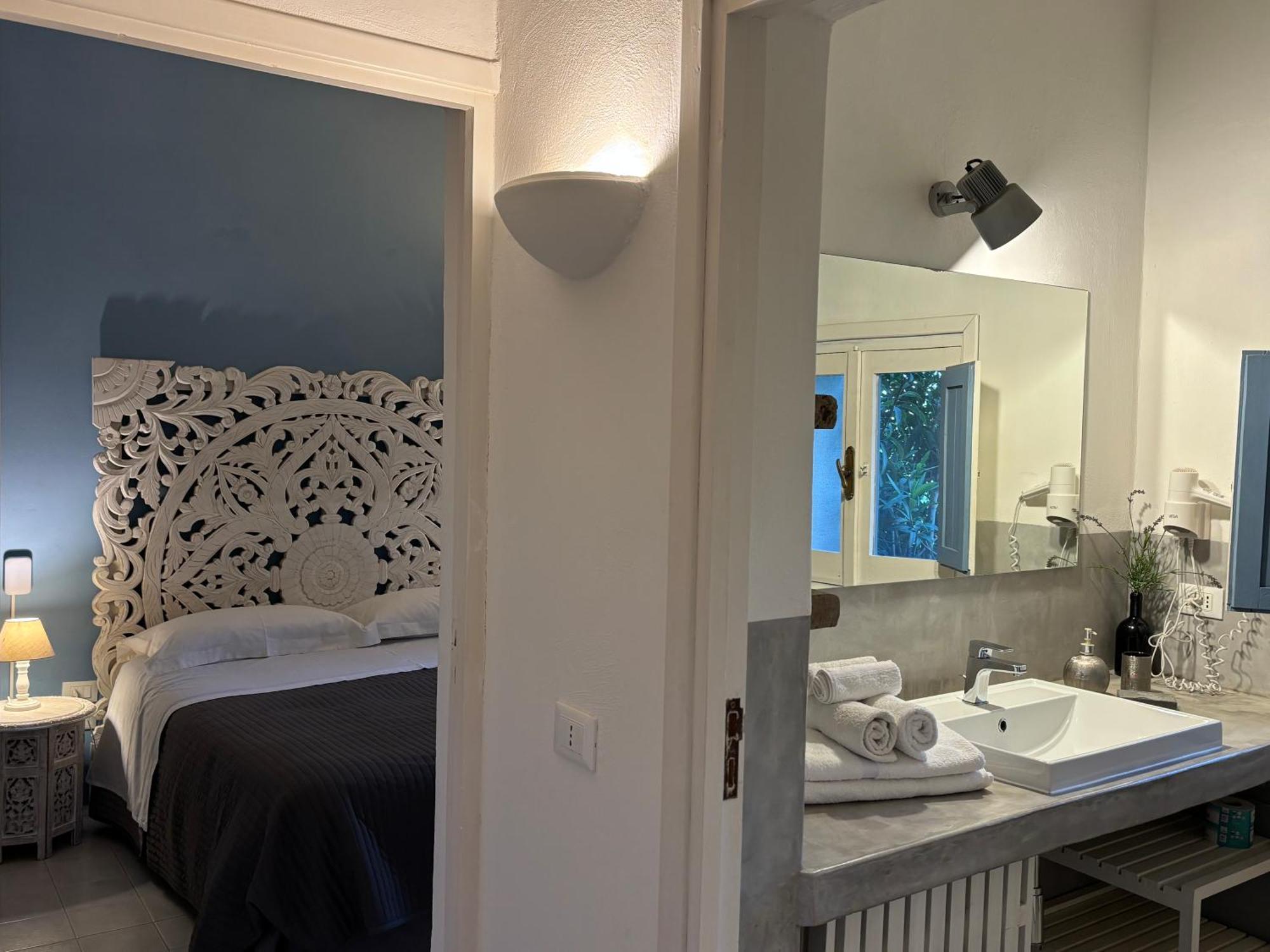 Deluxe One-Bedroom Apartment