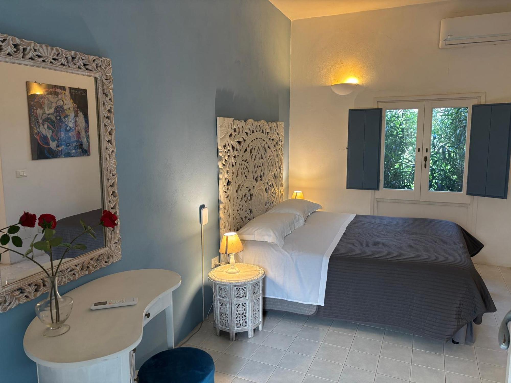 Deluxe One-Bedroom Apartment