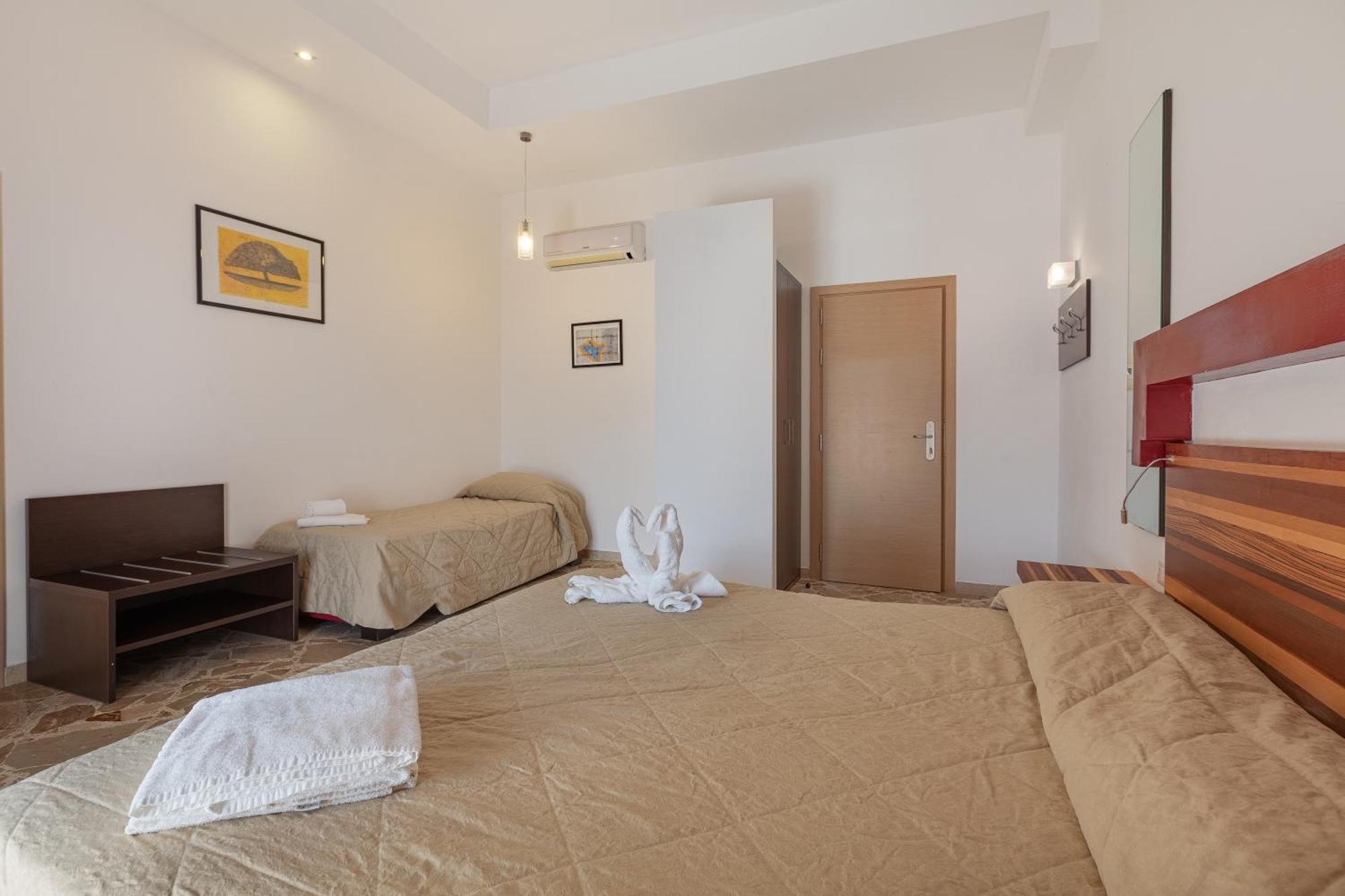 Triple Room