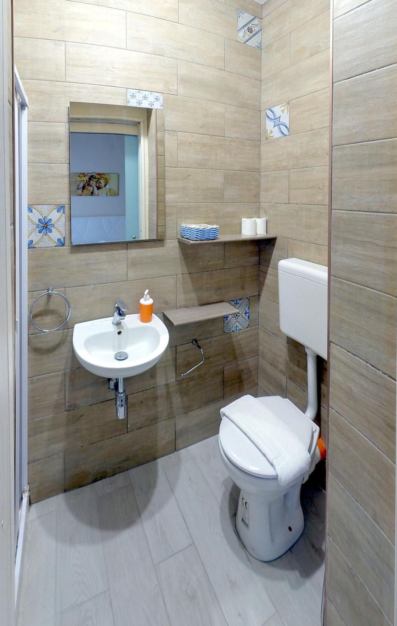 Double Room Private Bathroom