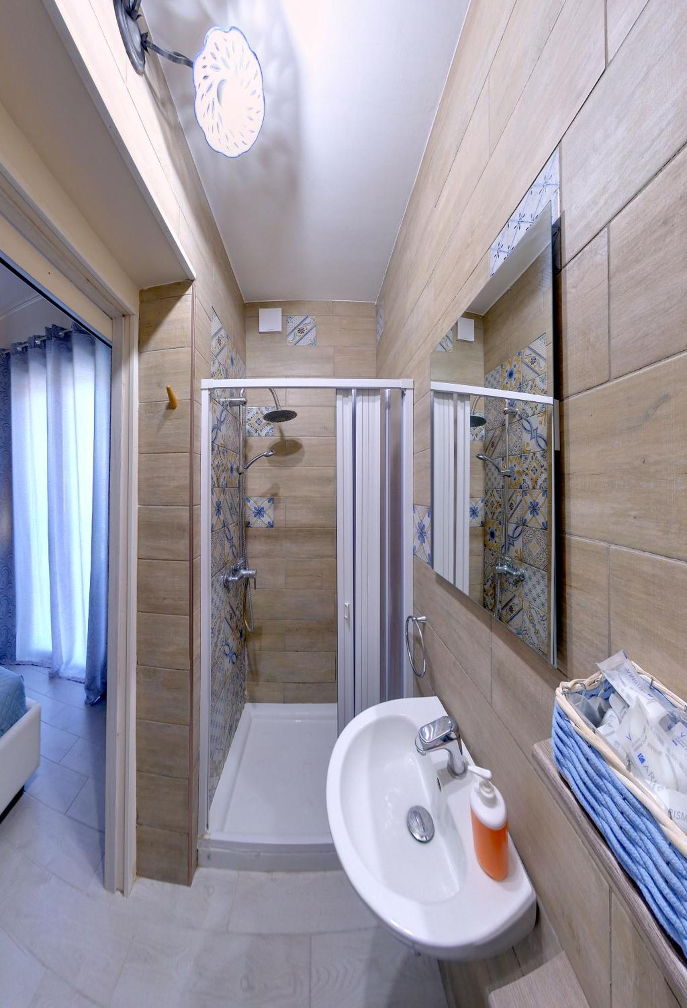 Double Room Private Bathroom