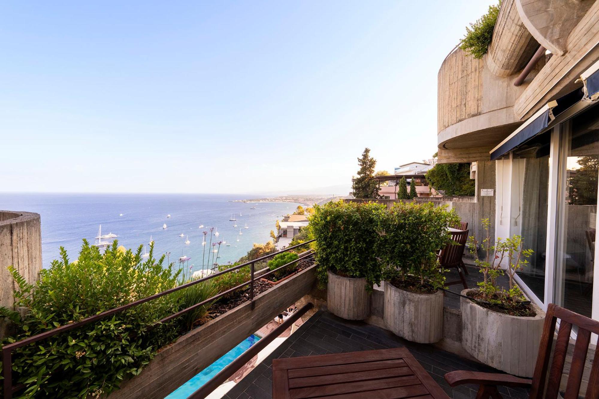 Double or Twin Room Superior Balcony Premium Sea View