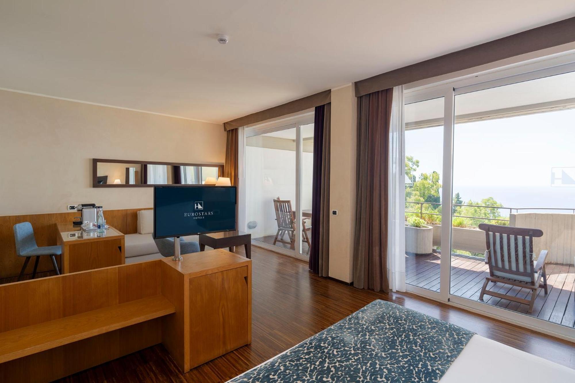 Junior Suite Terrace Partial Sea Views