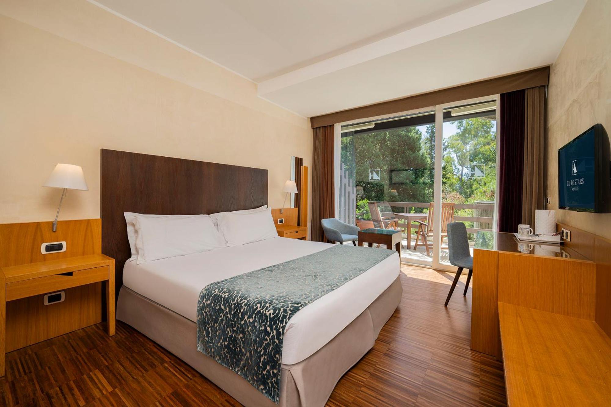 Double Room Balcony Partial Sea View