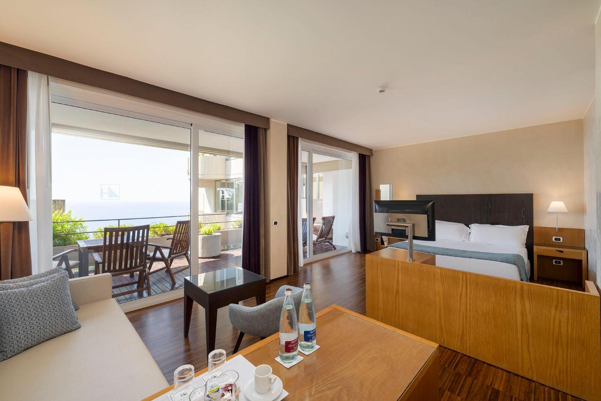 Junior Suite Terrace Partial Sea Views