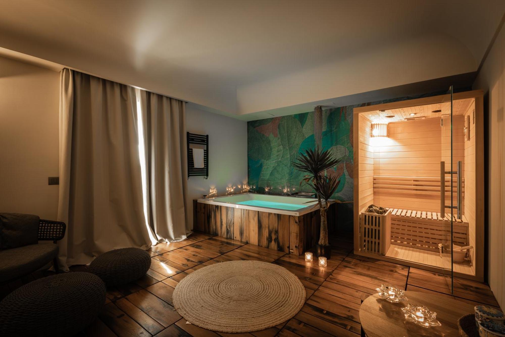 Deluxe Suite Jacuzzi