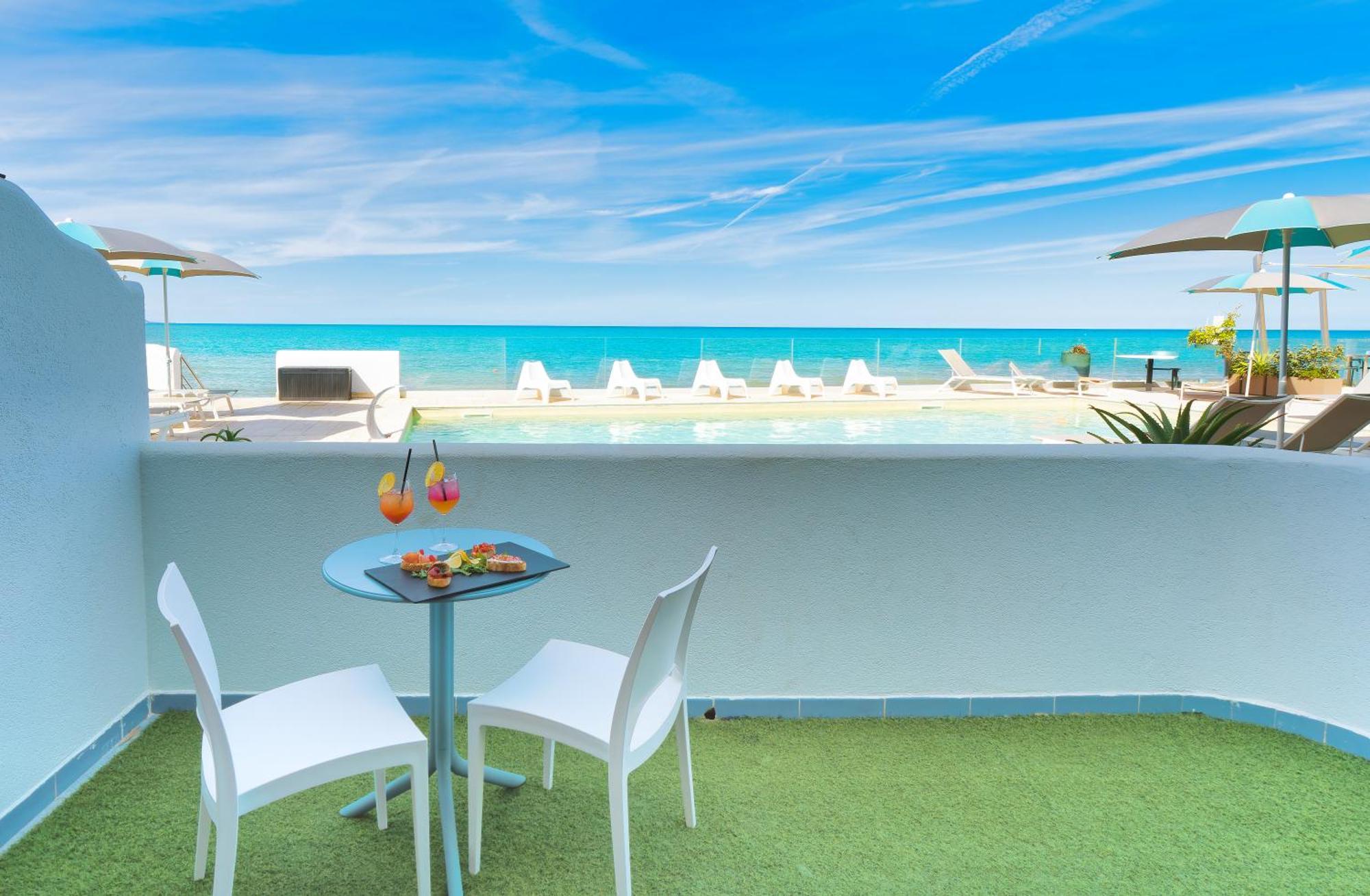 Deluxe Triple Room Terrace Sea View