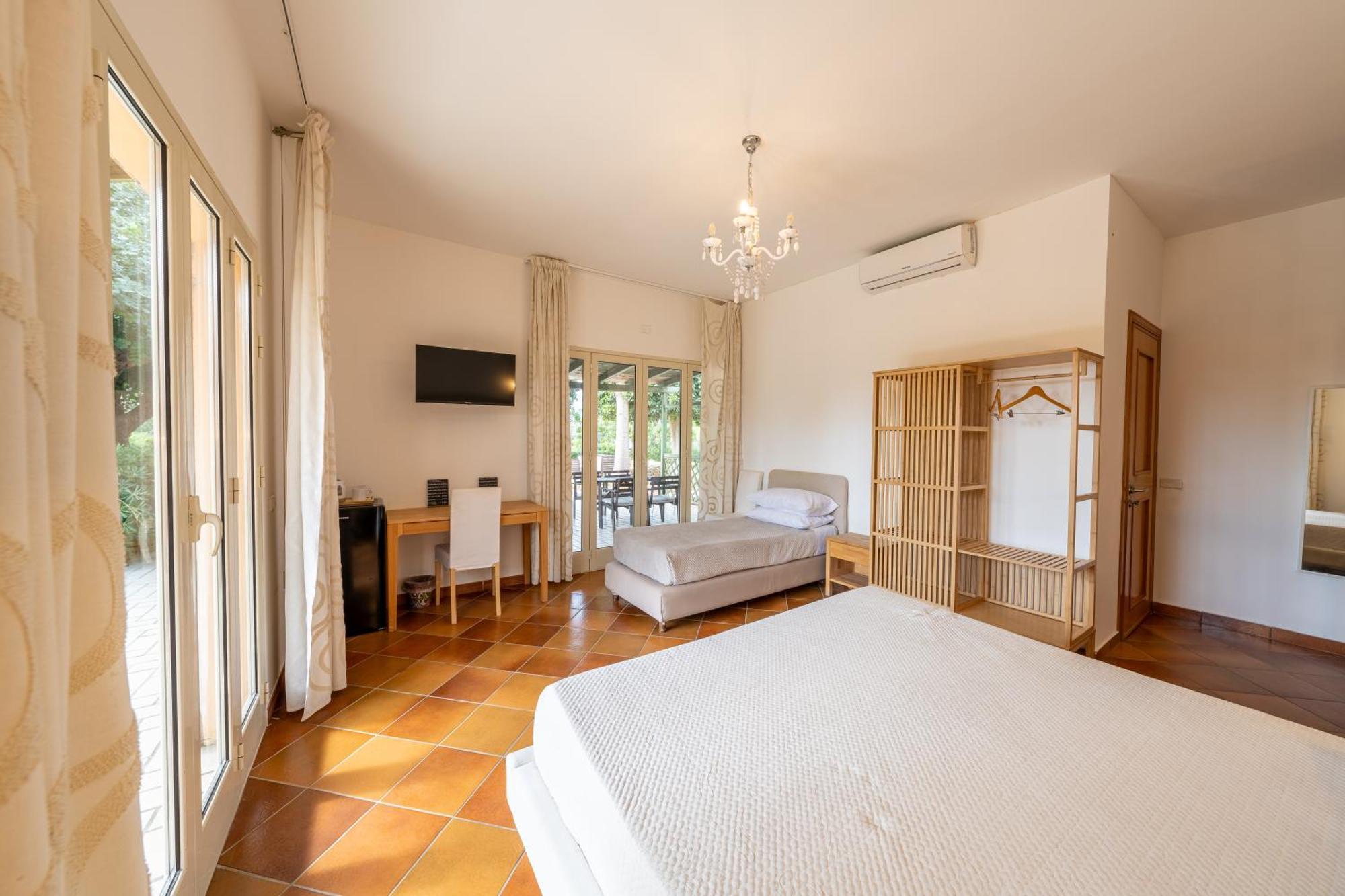 Deluxe Triple Room
