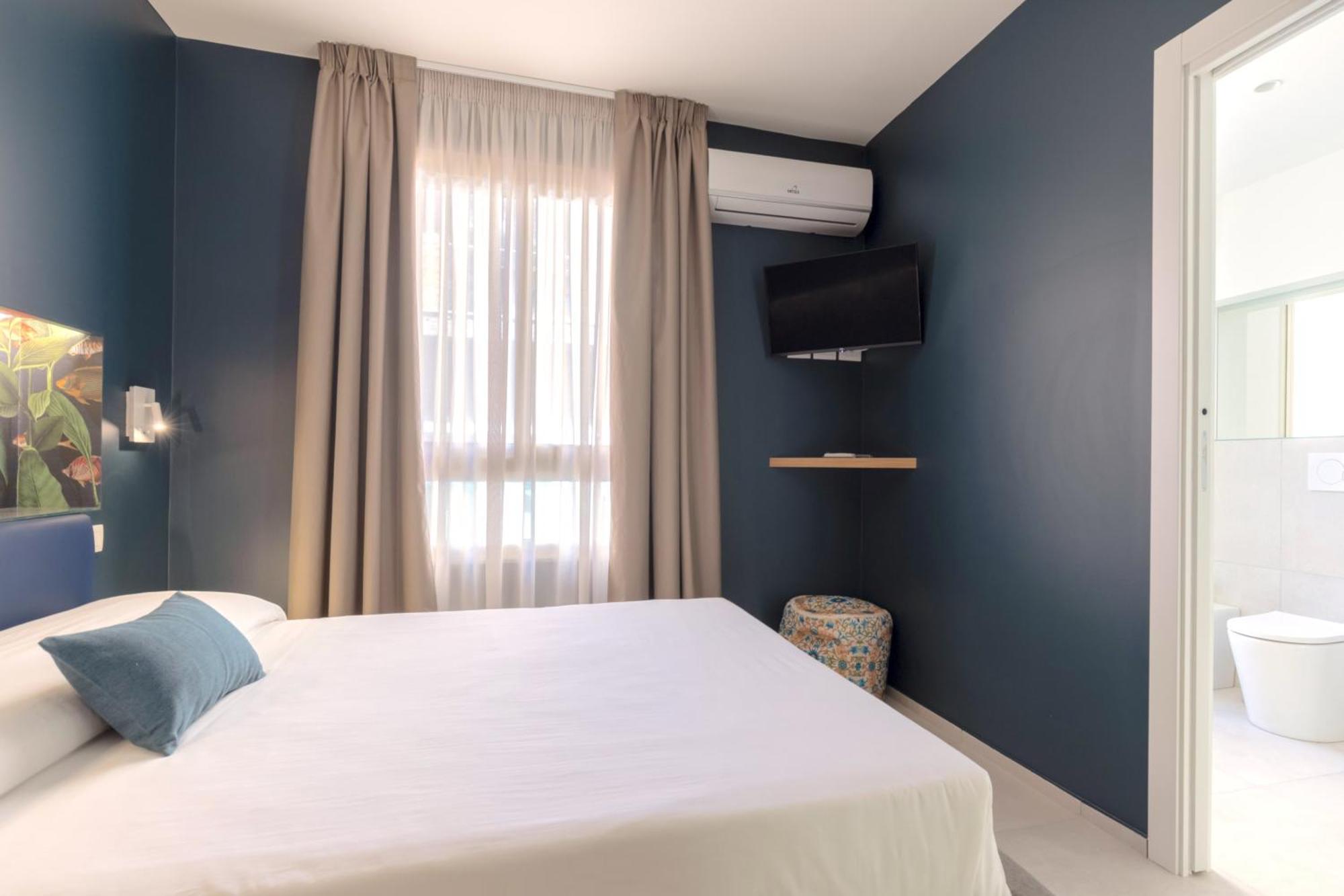 Double Room Private Bathroom