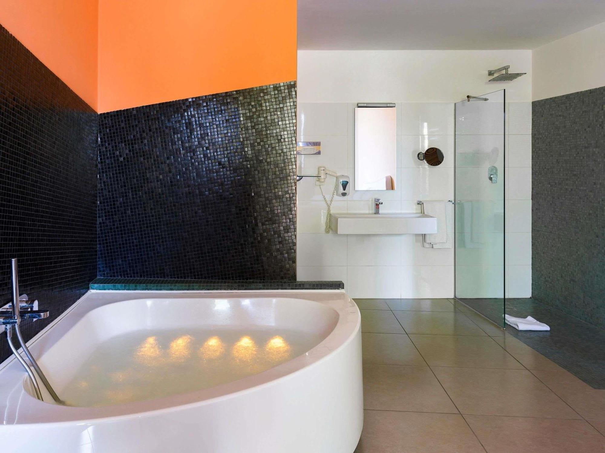 Superior Room with One King Bed, Spa Bath and View