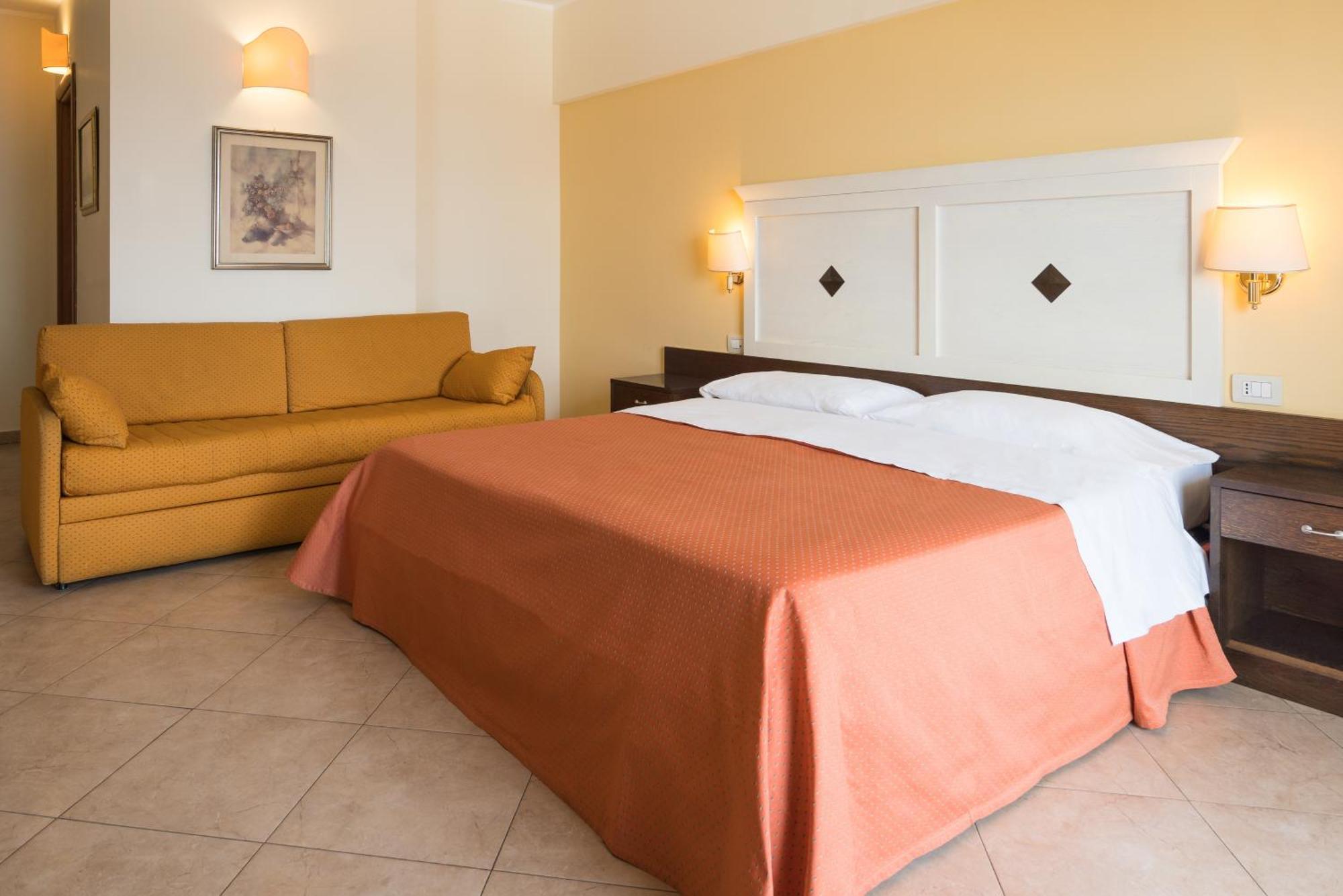 Deluxe Double or Twin Room Sea View