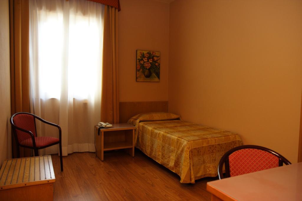 Economy Single Room,1056720916:JPEG