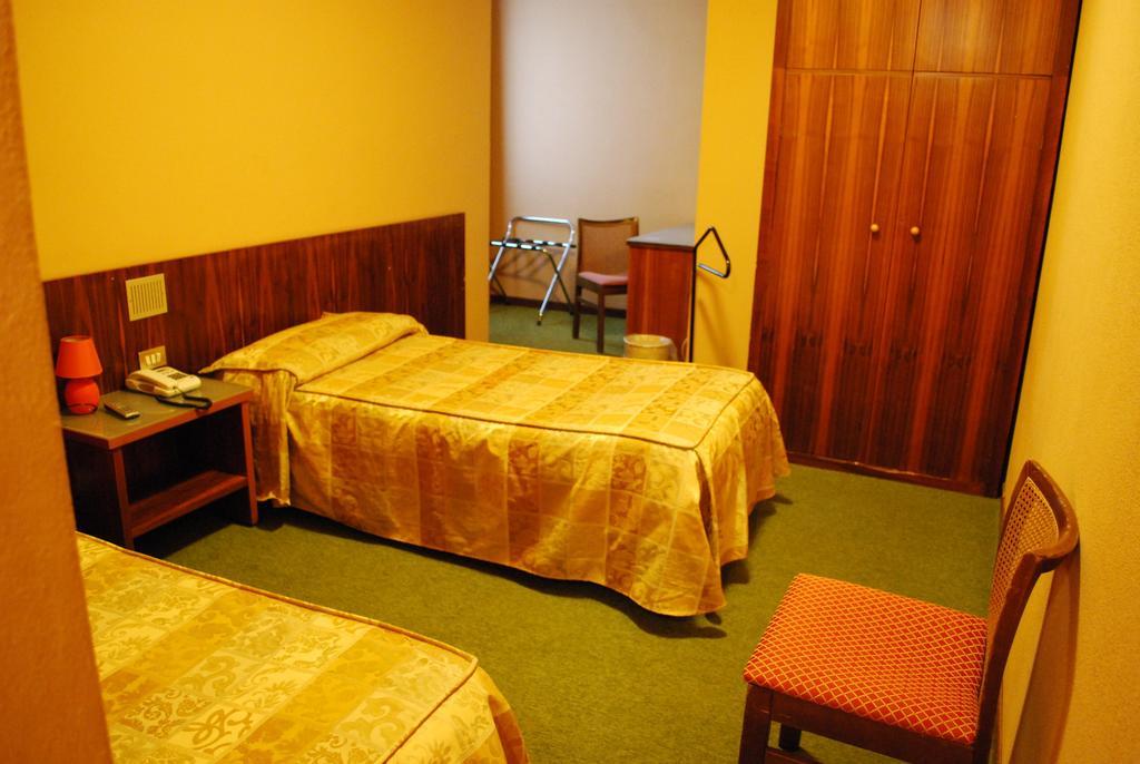 Economy Double or Twin Room,1209635653:JPEG