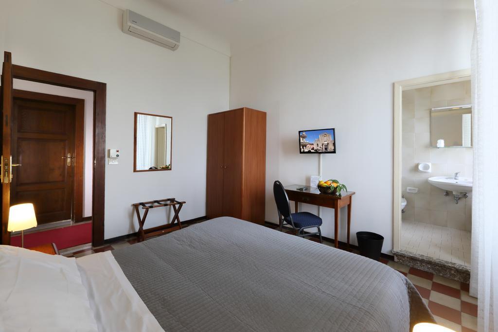 Double or Twin Room Balcony Sea View