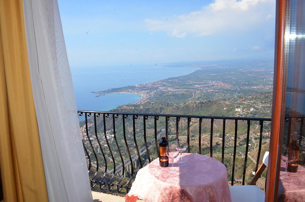 Camera Deluxe Matrimoniale con Vista Mare