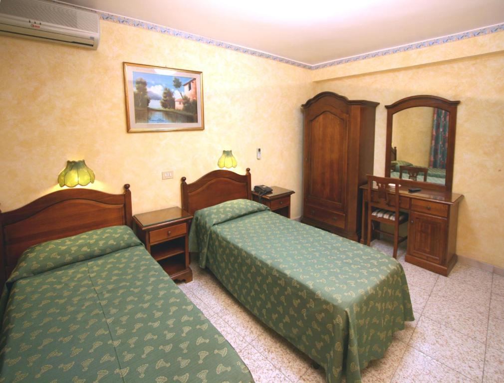 Double or Twin Room Private Bathroom