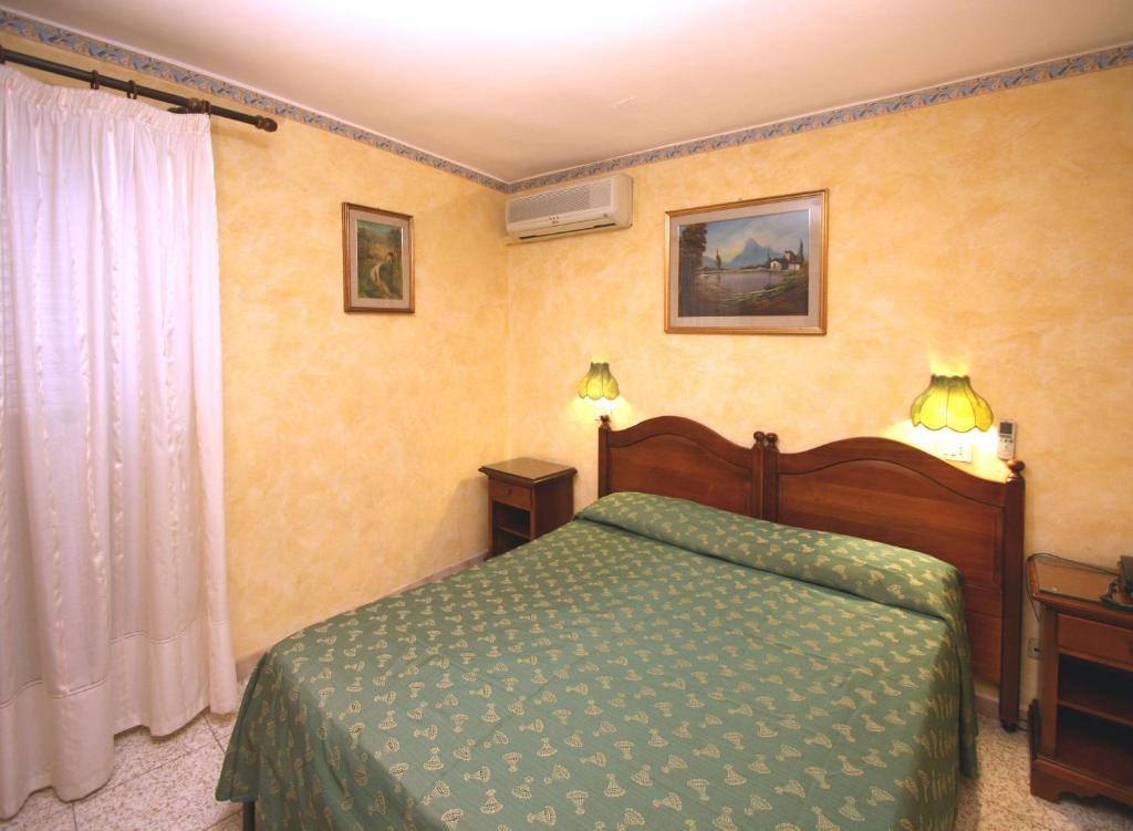 Double or Twin Room Private Bathroom