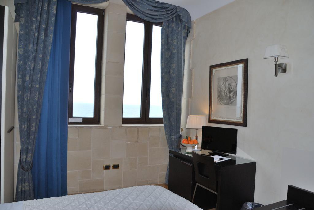 Double or Twin Room Sea View