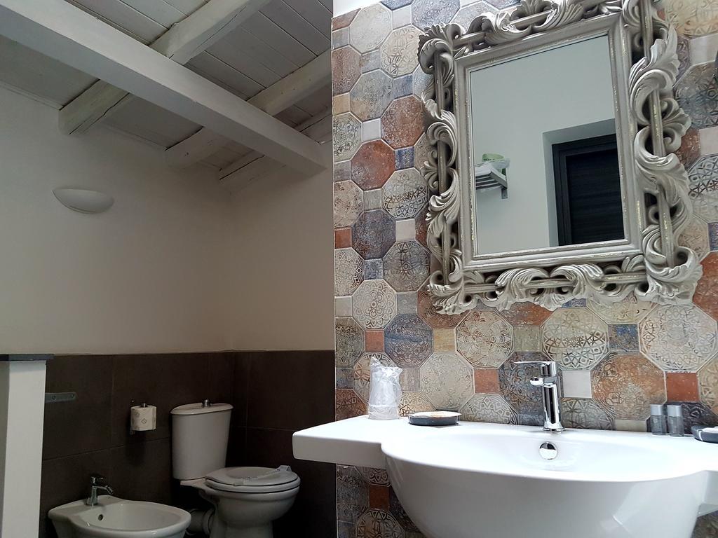 Deluxe Suite Spa Bath