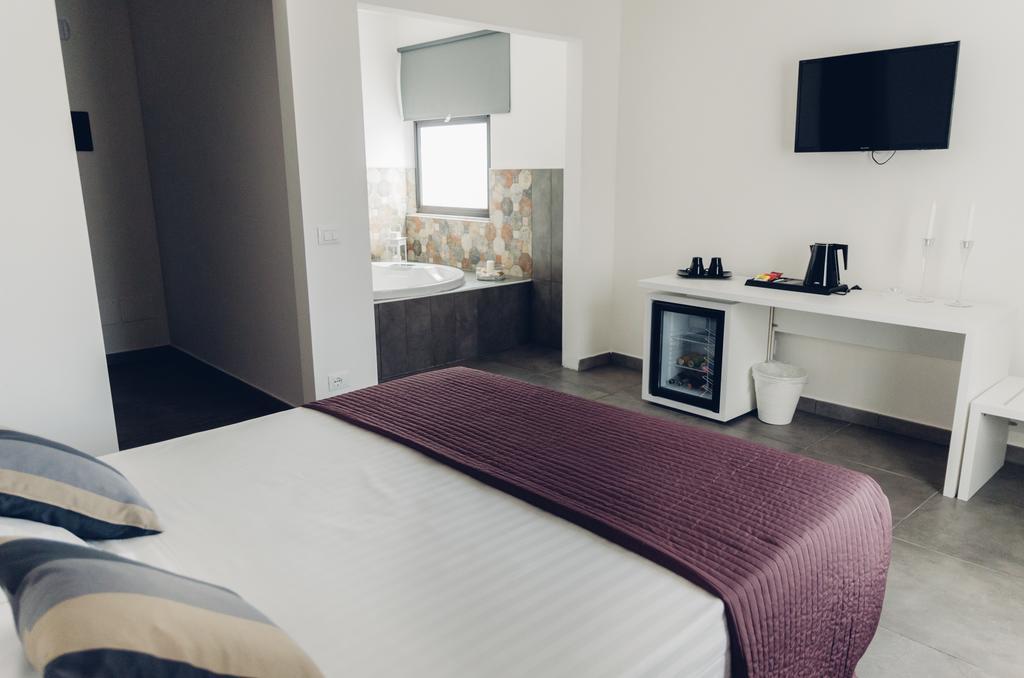 Deluxe Suite Spa Bath