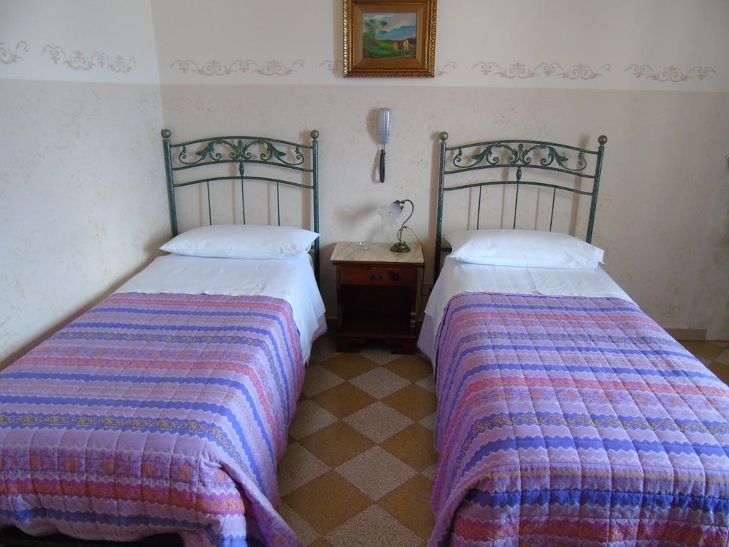 Standard Single Room with Shared Bathroom