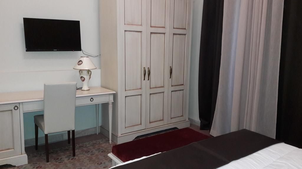 Standard Double or Twin Room,461039586:JPEG