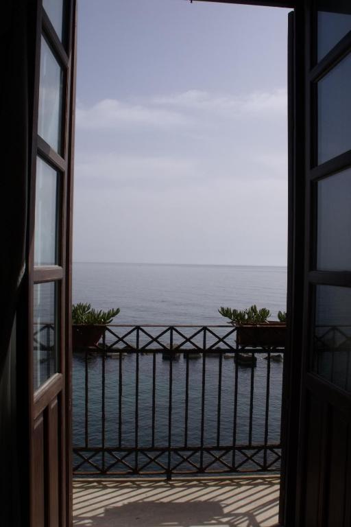 Camera Singola con Balcone e Vista Mare