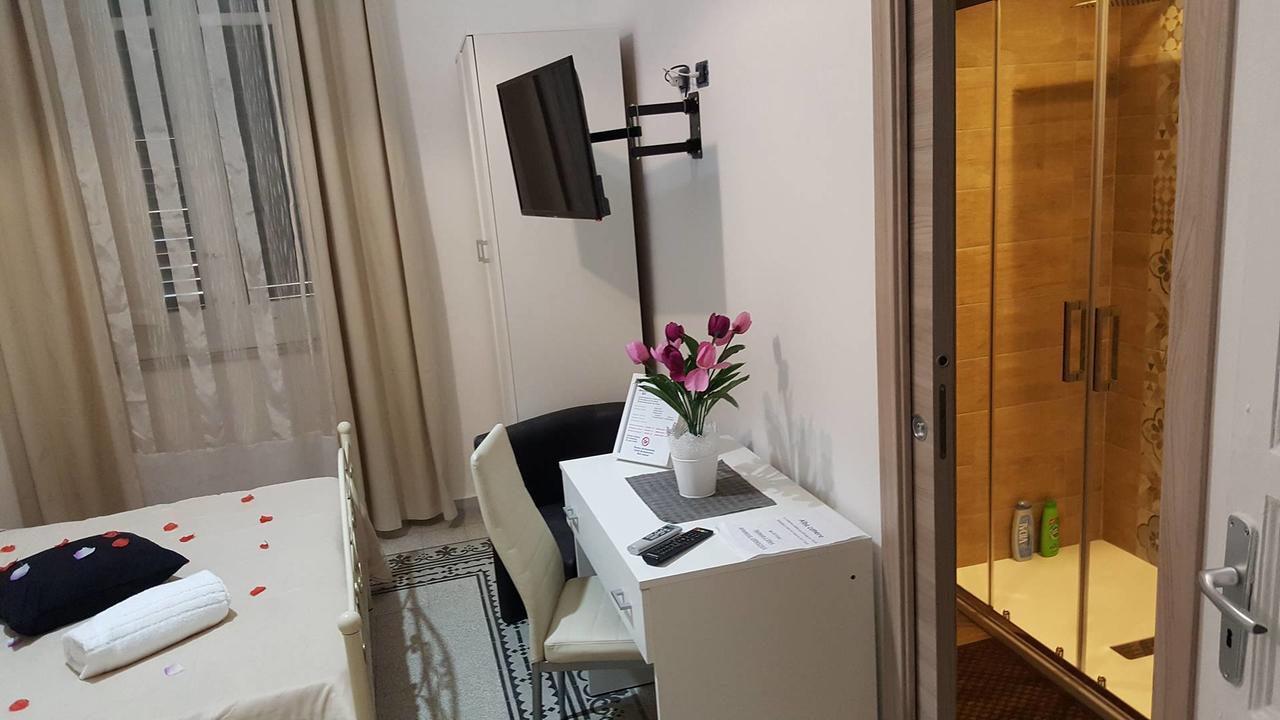Junior Suite Hydro-massage Shower