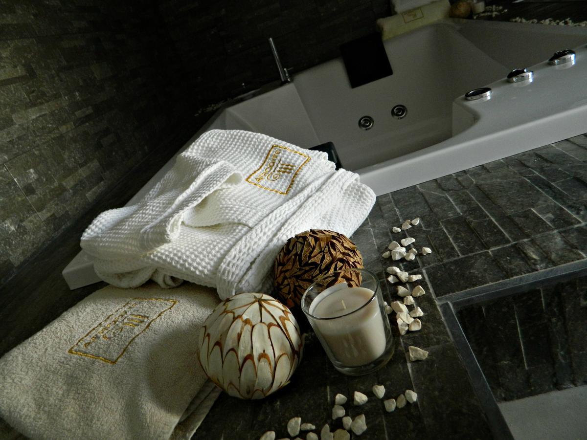 Queen Room with Spa Bath