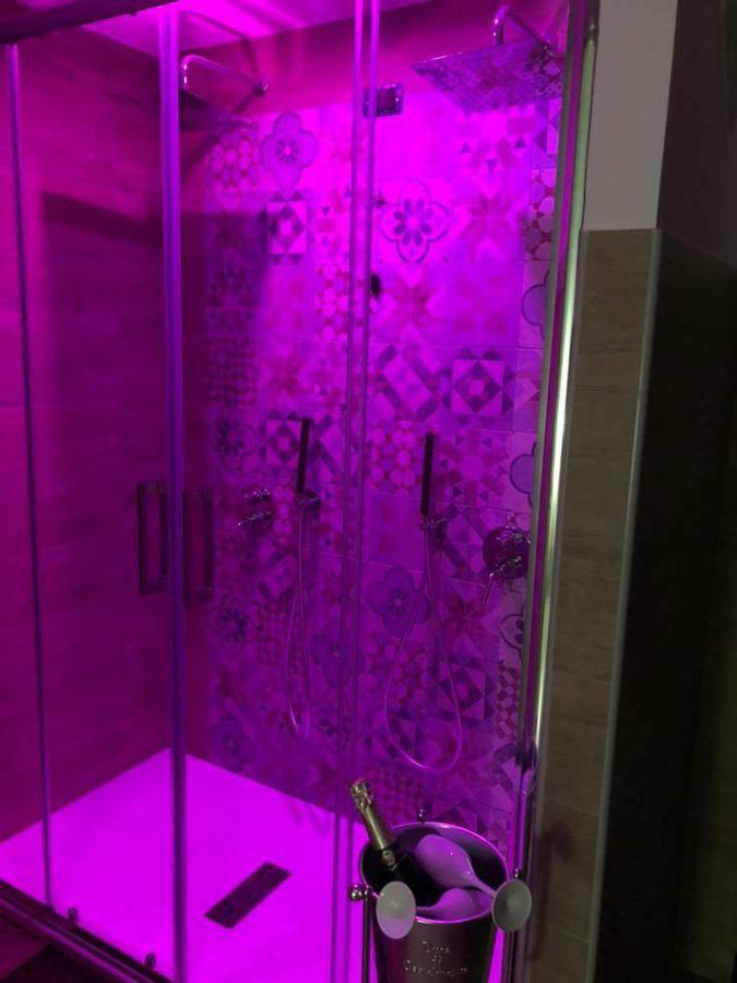 Junior Suite Hydro-massage Shower